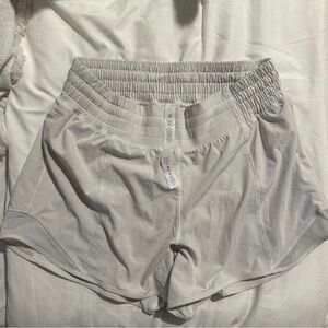 Lululemon Women’s White Hotty Hot shorts - Size 6